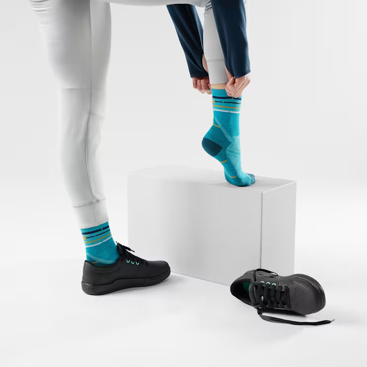 Smartwool Merino Socks Women's Run Zero Cushion Mid Crew Socks - Image 2
